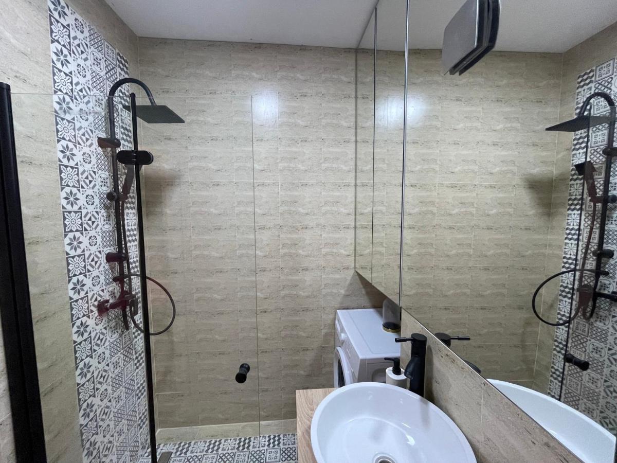 Riverside Luxury Apartment Near President Palace Bucureşti Exterior foto